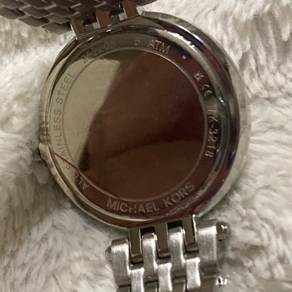 Reduced! NWT Authentic Michael Kors Watch - Picture 3 of 13